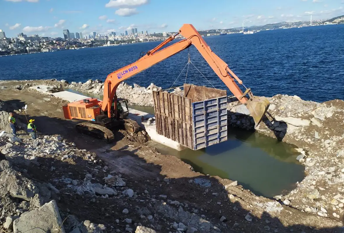 SARAYBURNU PARKI SU İÇİ BETONU VE ANROŞMAN YAPILMASI.webp